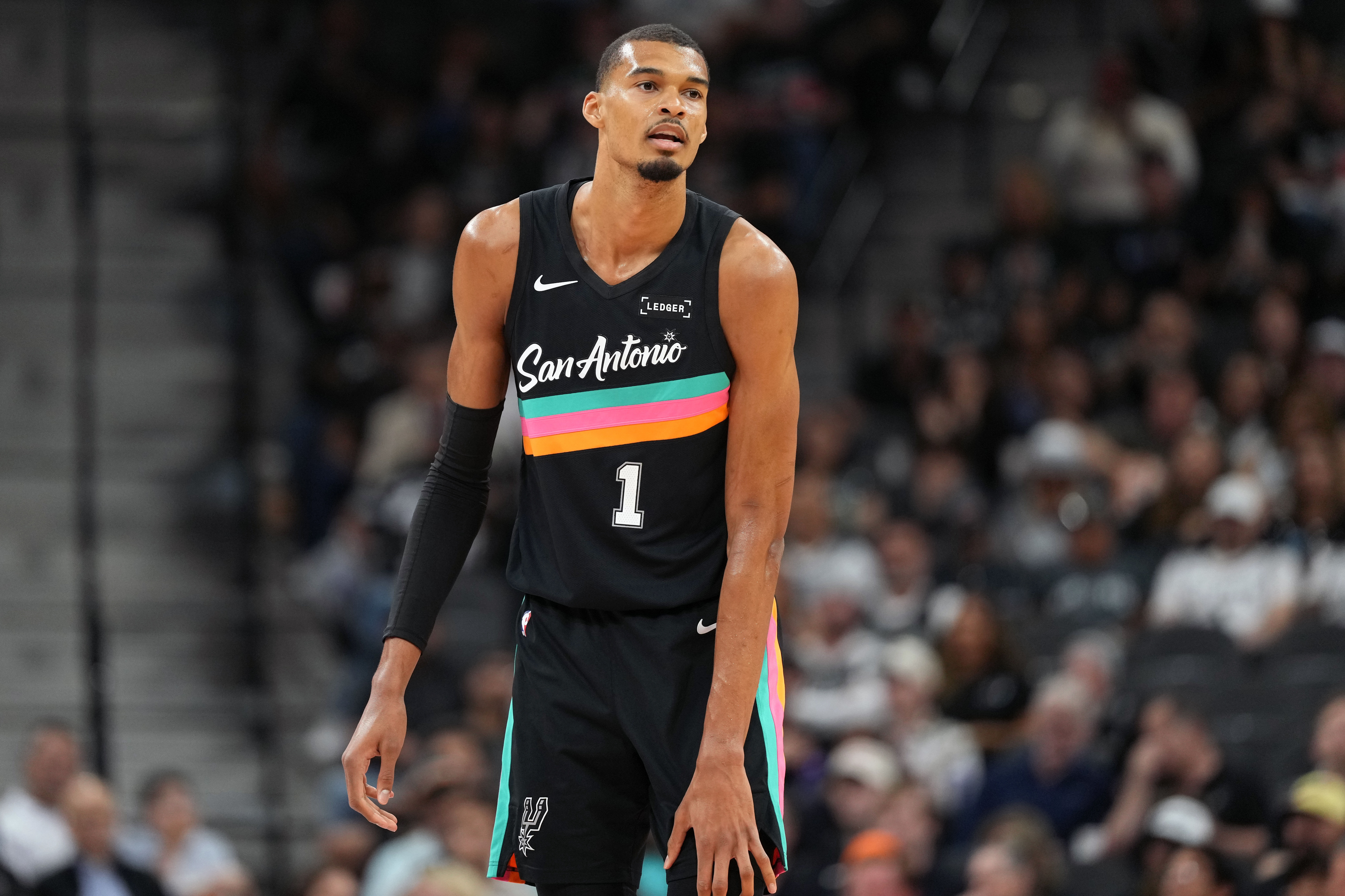 开云-记者：如果马刺次轮输给掘金 这场轮休文班就是最愚蠢的做法之一